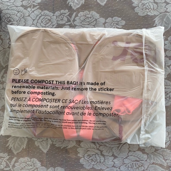 NWT Glossier Duffle Bag Sand Desert Rose Peach Straps Pocket Bag Gym Satchel - Picture 7 of 8